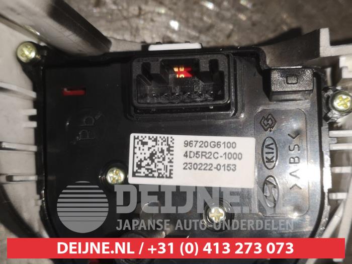 Steering wheel switch from a Kia Picanto (JA) 1.0 12V 2023