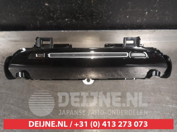 Begagnade CD-spelare Mazda 3 Sport (BP) 2.0 SkyActiv-G 165 16V Pris € 25,00 Marginaltabell erbjuds av V.Deijne Jap.Auto-onderdelen BV
