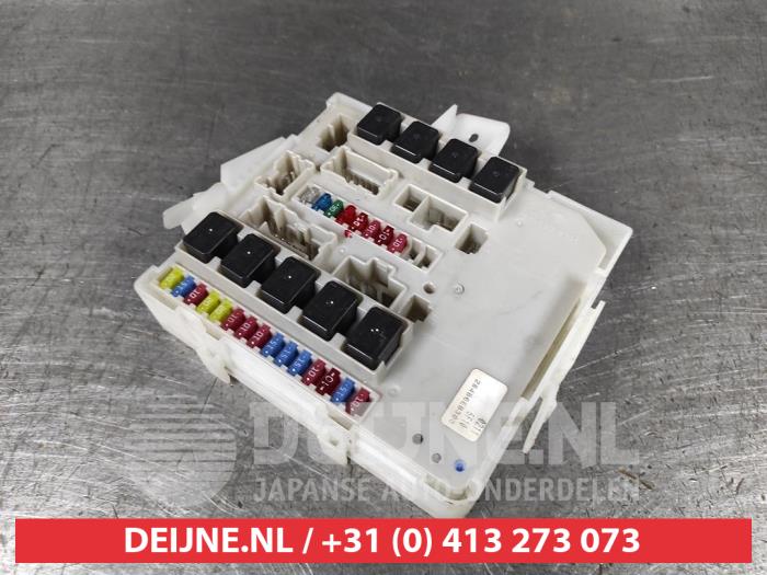 Fuse box Nissan Navara 2.5 dCi 16V 4x4 284B6EB300 NISSAN