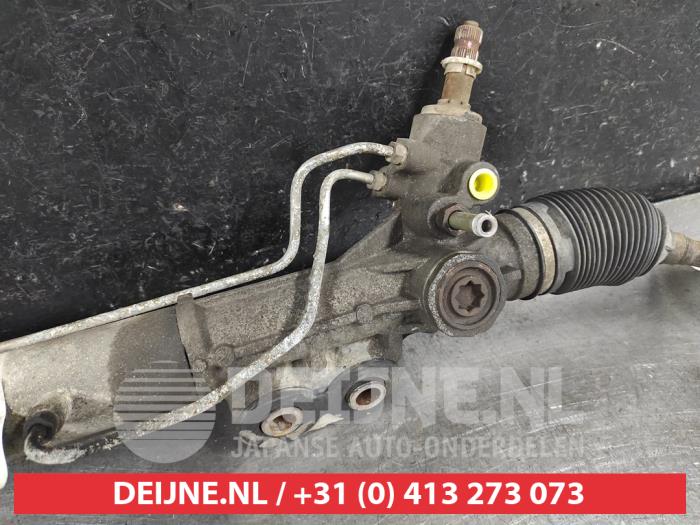 Power steering box from a Nissan Navara (D40) 2.5 dCi 16V 4x4 2006