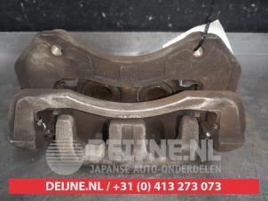 Used Front brake calliper, left Mitsubishi Outlander (GF/GG) 2.0 16V 4x2 Price € 60,00 Margin scheme offered by V.Deijne Jap.Auto-onderdelen BV