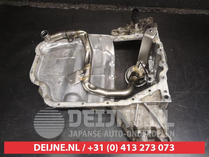Usagé Couvercle carter Lexus IS (E2) 220d 16V Prix € 50,00 Règlement à la marge proposé par V.Deijne Jap.Auto-onderdelen BV
