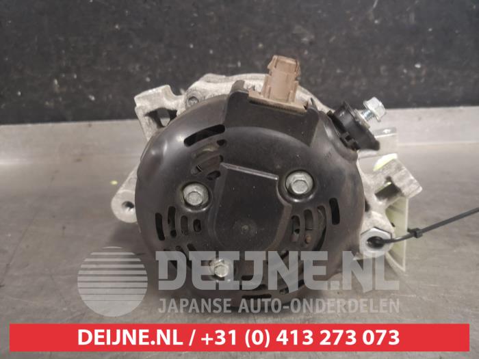 Dynamo d'un Toyota Yaris III (P13) 1.33 16V Dual VVT-I 2014