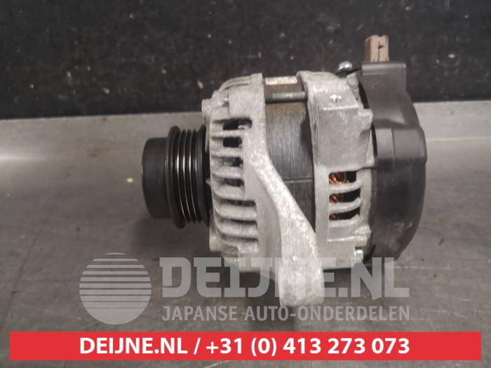 Dynamo d'un Toyota Yaris III (P13) 1.33 16V Dual VVT-I 2014