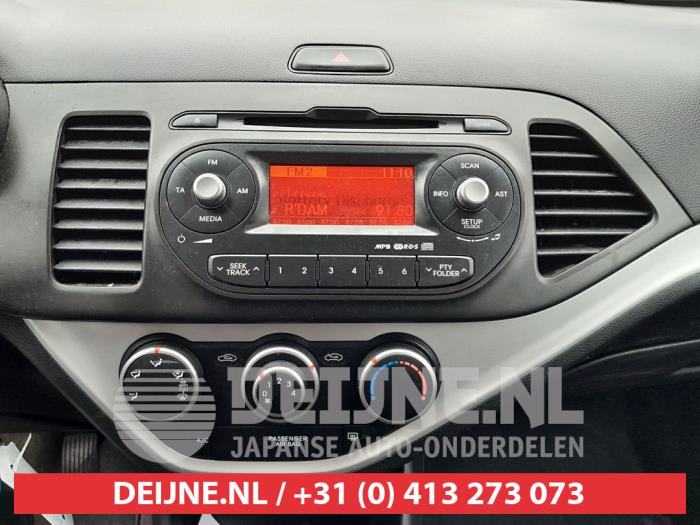 Radio from a Kia Picanto (TA) 1.0 12V 2011