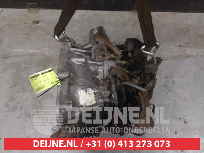 Getriebe van een Toyota Corolla Verso (R10/11) 2.2 D-4D 16V 2006