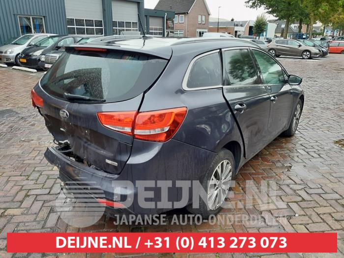 Tailgate reflector, right from a Kia Cee'd Sportswagon (JDC5) 1.6 CRDi 16V VGT 2016