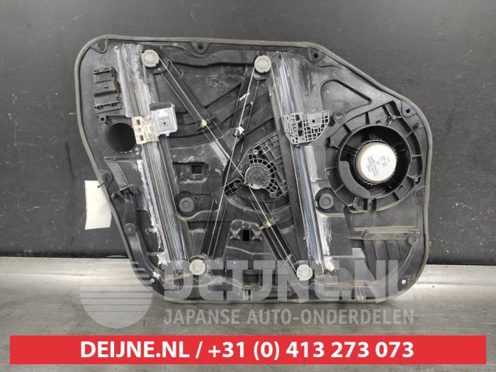 Window mechanism 4-door, front right from a Hyundai Tucson (TL) 2.0 CRDi 16V 2WD 2018