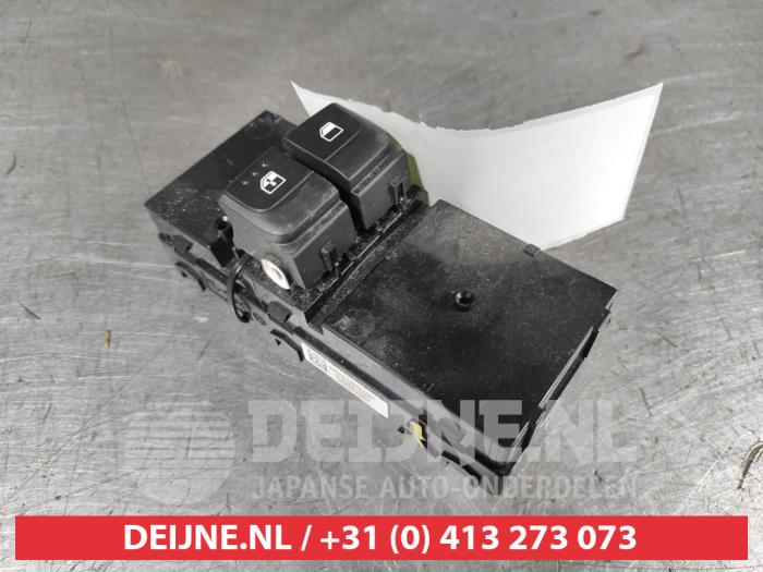 Usados Interruptor combinado de ventanillas Kia Rio IV (YB) 1.2 MPI 16V Precio € 75,00 Norma de margen ofrecido por V.Deijne Jap.Auto-onderdelen BV