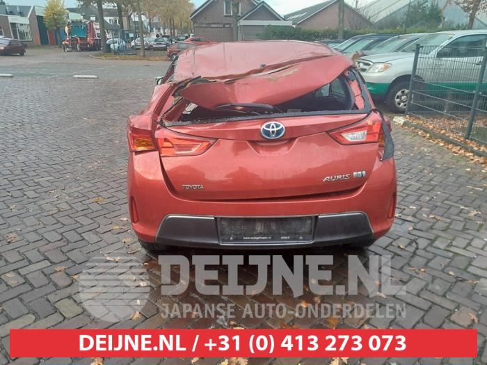 Tailgate handle from a Toyota Auris (E18) 1.8 16V Hybrid 2014