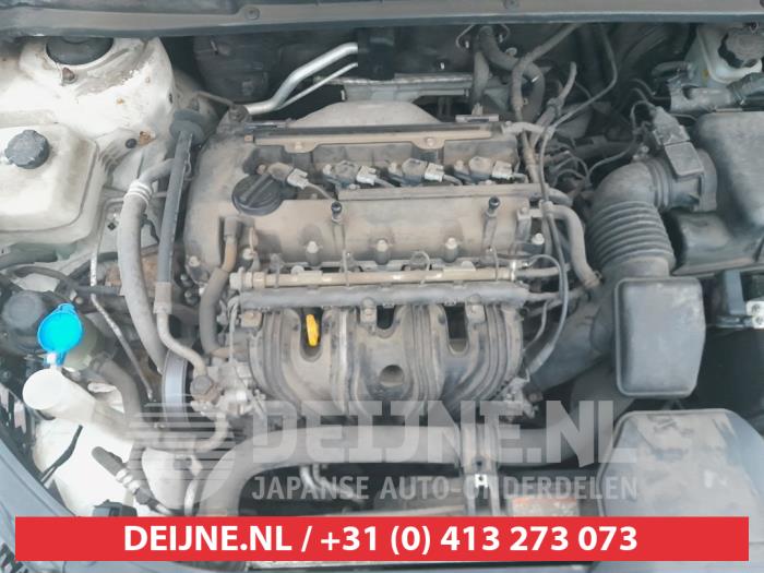 Motor de un Kia Carens III (FG) 2.0i CVVT 16V 2009