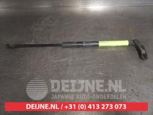 Used Rear gas strut, right Toyota Avensis Wagon (T27) 2.0 16V D-4D-F Price on request offered by V.Deijne Jap.Auto-onderdelen BV