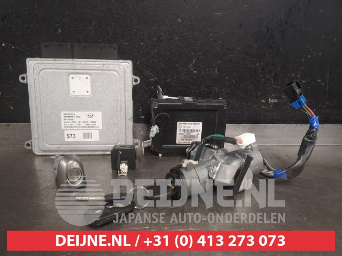Used Engine management computer Kia Carens III (FG) 2.0i CVVT 16V Price € 125,00 Margin scheme offered by V.Deijne Jap.Auto-onderdelen BV