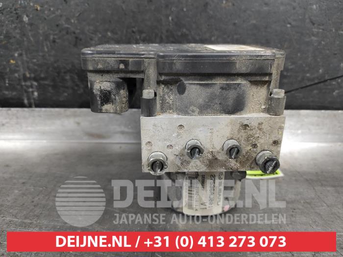 Begagnade ABS-pump Subaru Legacy Wagon (BR) 2.0 D 16V Pris € 100,00 Marginaltabell erbjuds av V.Deijne Jap.Auto-onderdelen BV