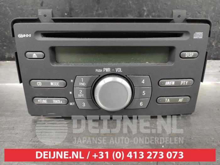 Radio van een Daihatsu Cuore (L251/271/276) 1.0 12V DVVT 2007
