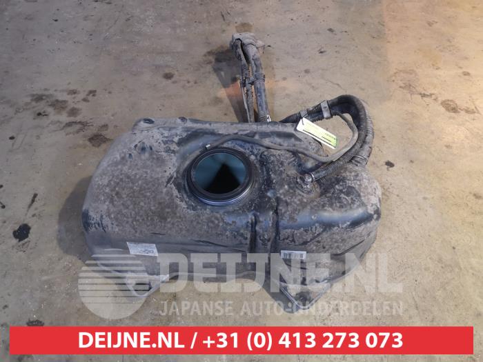 Krafstofftank Toyota Yaris III 1.5 16V Hybrid 