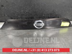Używane Listwa ozdobna pokrywy bagaznika Nissan Qashqai (J11) 1.2 DIG-T 16V Cena na żądanie oferowane przez V.Deijne Jap.Auto-onderdelen BV