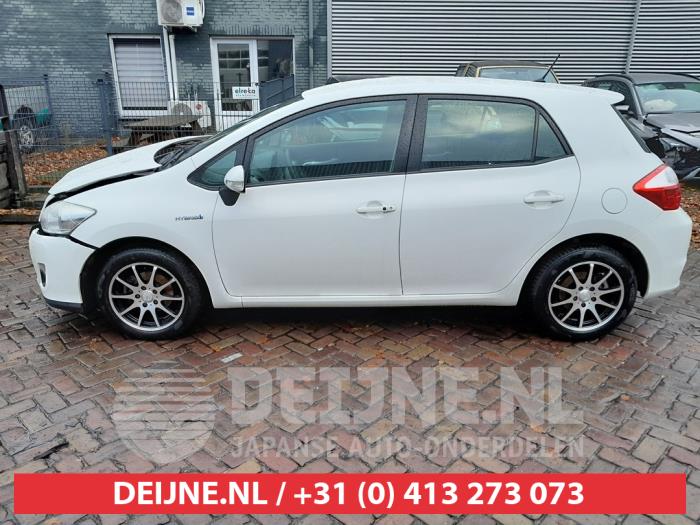 Extra window 4-door, front left from a Toyota Auris (E15) 1.8 16V HSD Full Hybrid 2012