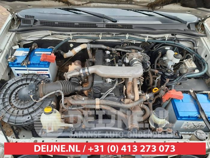 Engine from a Toyota Hi-lux IV 2.5 D4-D 16V 4x4 2006