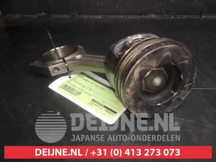 Used Piston Toyota Avensis Wagon (T27) 2.0 16V D-4D Price € 50,00 Margin scheme offered by V.Deijne Jap.Auto-onderdelen BV
