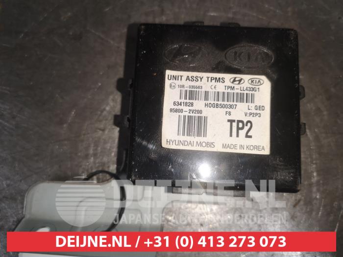 Begagnade Däcktrycksmodul Hyundai Veloster 1.6 GDI 16V Pris € 20,00 Marginaltabell erbjuds av V.Deijne Jap.Auto-onderdelen BV