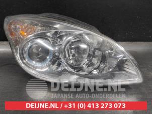 Used Headlight, right Hyundai i30 (FD) 1.6 CRDi 16V VGT LP Price on request offered by V.Deijne Jap.Auto-onderdelen BV