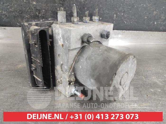 Usagé Pompe ABS Toyota Verso 1.8 16V VVT-i Prix € 75,00 Règlement à la marge proposé par V.Deijne Jap.Auto-onderdelen BV