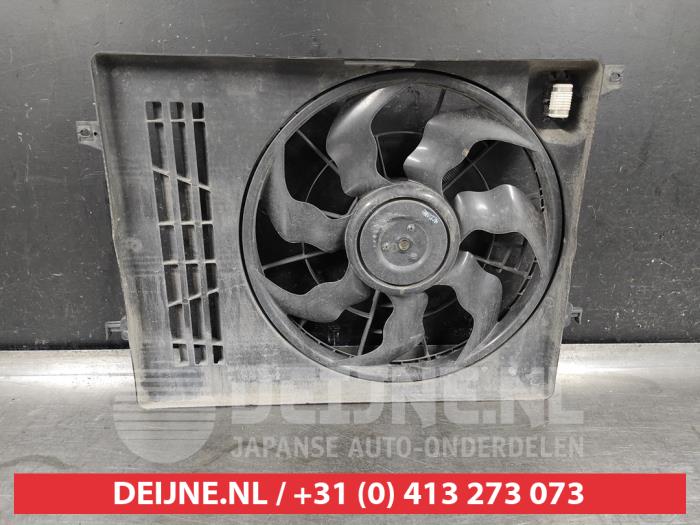 Cooling fan housing from a Kia Sportage (SL) 1.6 GDI 16V 4x2 2012