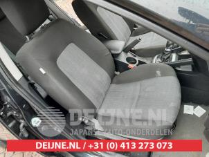 Używane Fotel prawy Kia Cee'd Sporty Wagon (EDF) 1.4 16V Cena na żądanie oferowane przez V.Deijne Jap.Auto-onderdelen BV