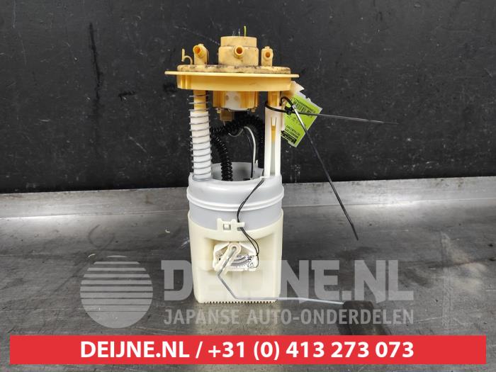 Usagé Pompe d'injection Mitsubishi Colt (Z2/Z3) 1.3 16V Prix € 35,00 Règlement à la marge proposé par V.Deijne Jap.Auto-onderdelen BV