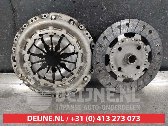 Clutch kit (complete) from a Nissan Juke (F16) 1.0 DIG-T 12V 2021