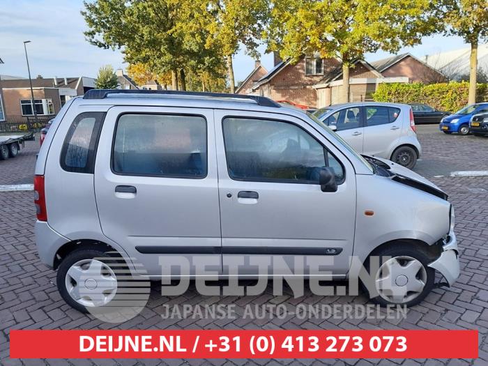 Extra window 4-door, right from a Suzuki Wagon-R+ (RB) 1.3 16V 2000