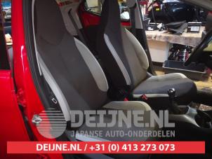 Używane Fotel prawy Toyota Aygo (B40) 1.0 12V VVT-i Cena € 100,00 Procedura marży oferowane przez V.Deijne Jap.Auto-onderdelen BV