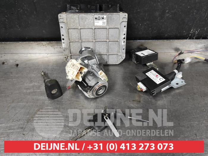 Set of cylinder locks (complete) from a Toyota Auris (E15) 1.33 Dual VVT-I 16V 2011
