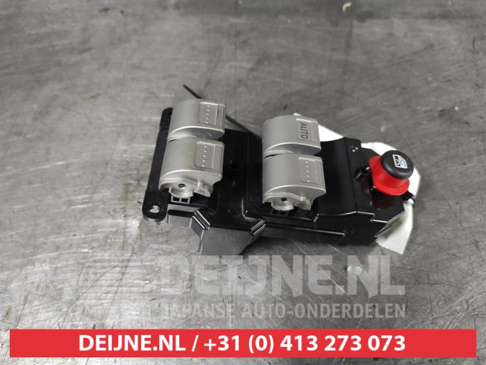 Usados Interruptor combinado de ventanillas Honda CR-V (RD5/6/7/8) 2.0i 16V VTEC Precio € 40,00 Norma de margen ofrecido por V.Deijne Jap.Auto-onderdelen BV