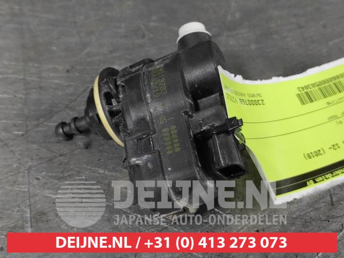Headlight motor from a Toyota Yaris III (P13) 1.5 16V Dual VVT-iE 2019