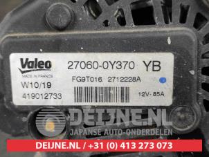 Dynamo van een Toyota Yaris III (P13) 1.5 16V Dual VVT-iE 2019