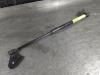 Rear gas strut, right from a Kia Carens IV (RP), 2013 1.7 CRDi 16V, MPV, Diesel, 1.685cc, 85kW (116pk), FWD, D4FD, 2013-03 / 2016-08, RPC5D1; RPC5D2; RPC7D1; RPC7D2 2017
