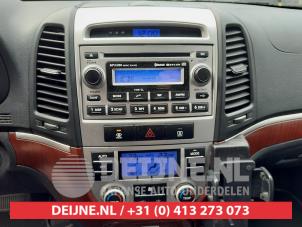 Used Radio Hyundai Santa Fe II (CM) 2.2 CRDi 16V 4x4 Price on request offered by V.Deijne Jap.Auto-onderdelen BV