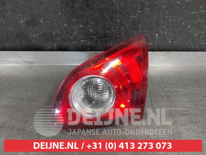 Używane Odblask tylnej klapy prawy Nissan Qashqai (J10) 1.6 16V Cena € 25,00 Procedura marży oferowane przez V.Deijne Jap.Auto-onderdelen BV