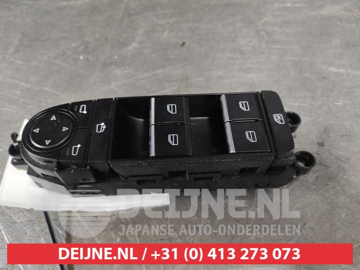 Usados Interruptor combinado de ventanillas Mazda 3 Sport (BP) 2.0 SkyActiv-G 122 Mild Hybrid 16V Precio € 75,00 Norma de margen ofrecido por V.Deijne Jap.Auto-onderdelen BV