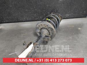 Used Front shock absorber rod, left Nissan Qashqai (J10) 1.6 16V Price on request offered by V.Deijne Jap.Auto-onderdelen BV