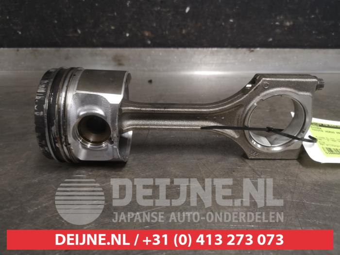 Kolben van een Toyota Verso 1.6 D-4D 16V 2014