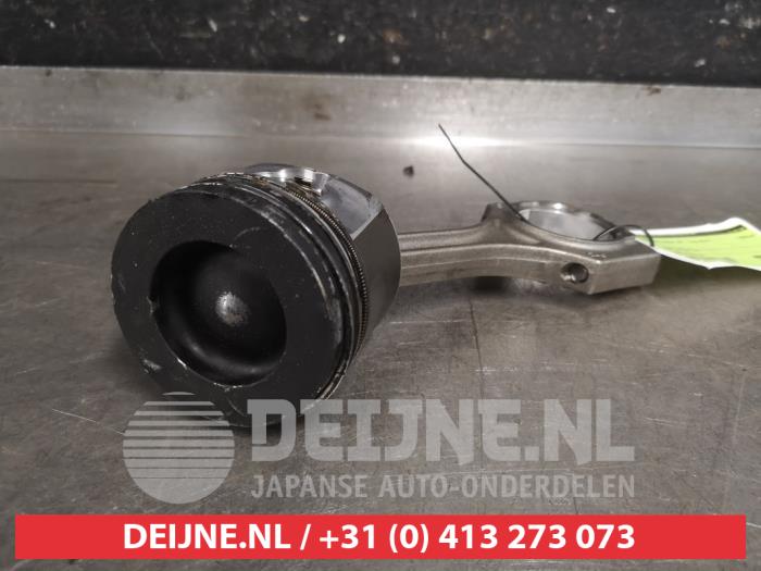 Usagé Piston Toyota Verso 1.6 D-4D 16V Prix € 50,00 Règlement à la marge proposé par V.Deijne Jap.Auto-onderdelen BV