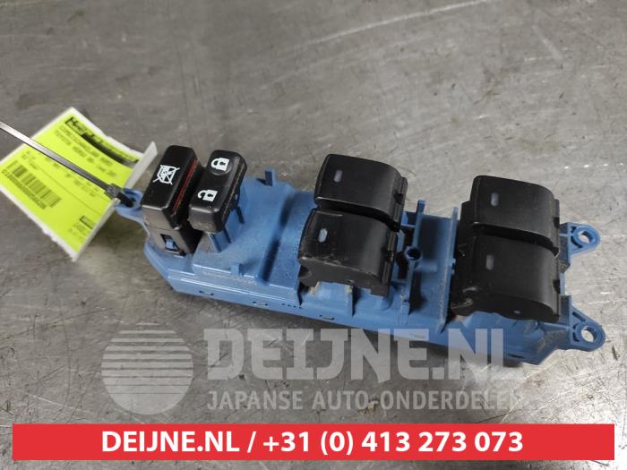 Usados Interruptor combinado de ventanillas Toyota Verso 1.8 16V VVT-i Precio € 35,00 Norma de margen ofrecido por V.Deijne Jap.Auto-onderdelen BV
