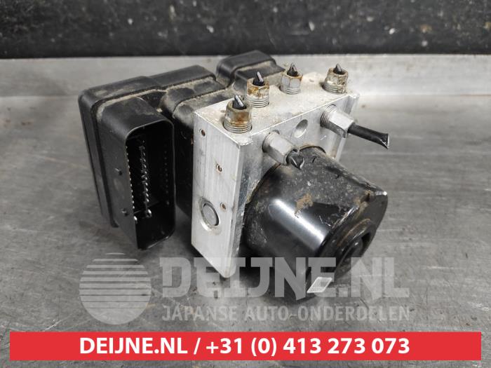 Usagé Pompe ABS Mazda 5 (CR19) 1.8i 16V Prix € 75,00 Règlement à la marge proposé par V.Deijne Jap.Auto-onderdelen BV
