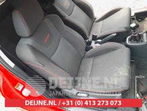 Używane Fotel prawy Suzuki Swift (ZA/ZC/ZD) 1.6 Sport VVT 16V Cena € 125,00 Procedura marży oferowane przez V.Deijne Jap.Auto-onderdelen BV