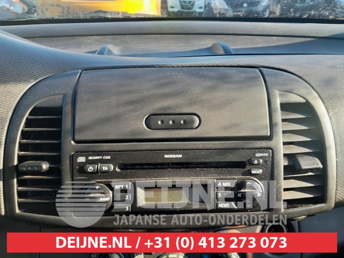 Radio from a Nissan Micra (K12) 1.2 16V 2008