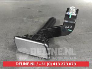 Used Headlight washer Toyota Hilux VI 2.8 D4D-F 16V 4x4 Price on request offered by V.Deijne Jap.Auto-onderdelen BV
