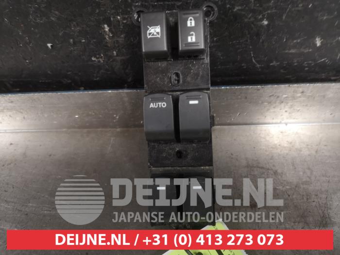 Usados Interruptor combinado de ventanillas Suzuki Vitara (LY/MY) 1.6 16V VVT Precio € 50,00 Norma de margen ofrecido por V.Deijne Jap.Auto-onderdelen BV